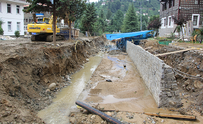 Rize'de o derede çalışma! 17 araç sular altında kalmıştı