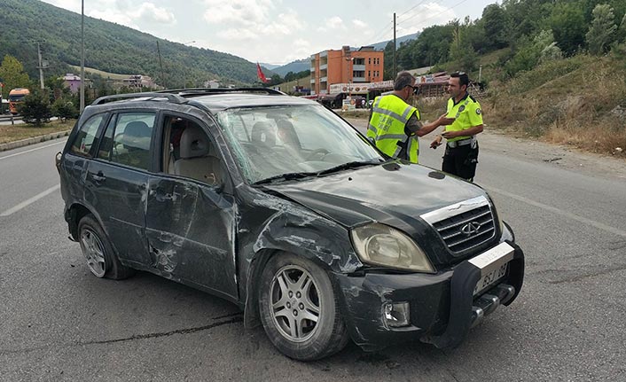 Samsun'da kamyonla çarpışan otomobil takla attı: 4 yaralı