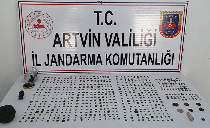 Artvin'de 690 sikke ele geçirildi