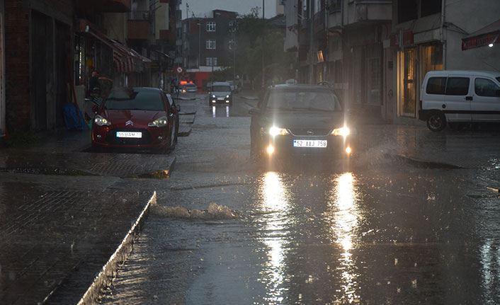 Ordu'da sağanak yağış etkili oldu: Bazı evleri su bastı