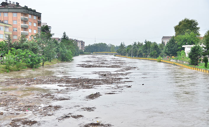 Karadeniz'de sağanak yağış sonrası sel tehlikesi