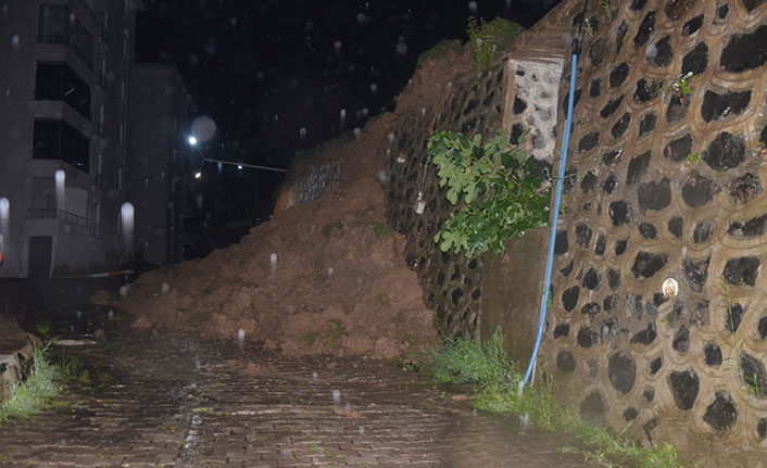 Ordu'da yağış heyelan getirdi! 3 bina tahliye edildi