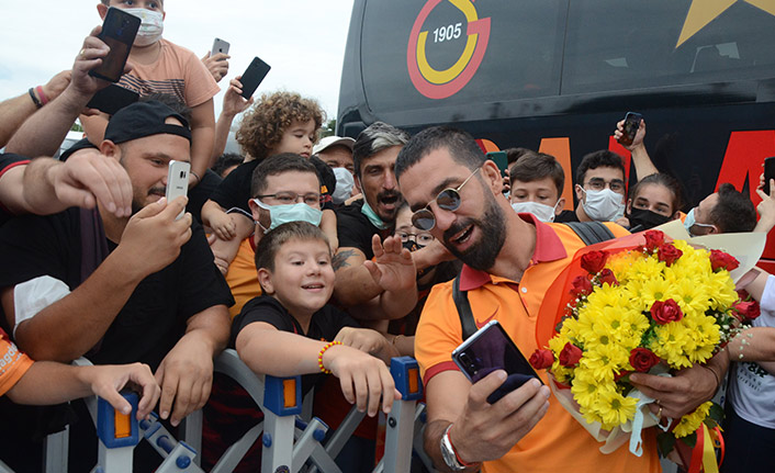 Galatasaray kafilesi coşkuyla karşılandı