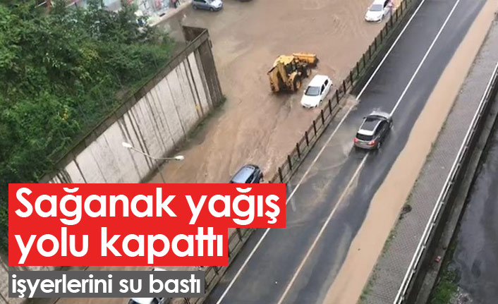 Sağanak yağış nedeniyle karayolu trafiğe kapandı