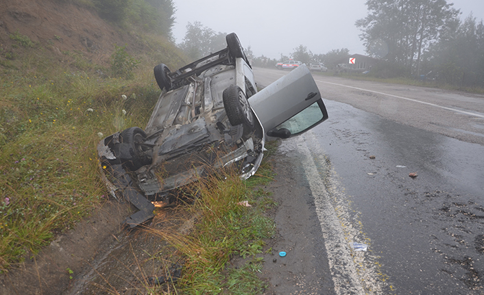 Ordu'da sisli yolda otomobil takla attı: 2 yaralı