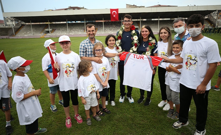 Olimpiyat şampiyonu Mete Gazoz Ordu'ya geldi