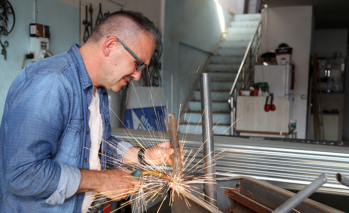 Aldığı bisiklet kırılınca kendi elektrikli bisikletini üretti