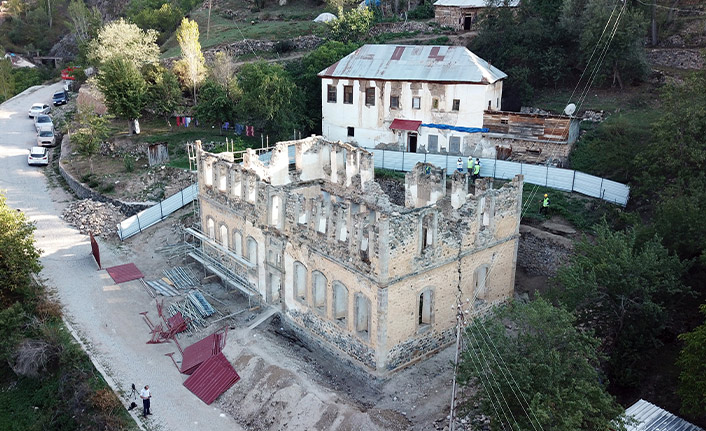  142 yıllık Sarı Mektep’te restorasyon çalışması