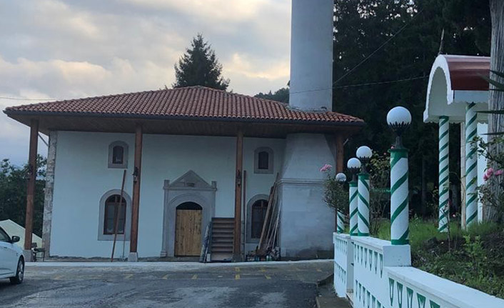 Yangında zarar gören tarihi cami restore ediliyor