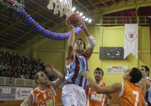 Basket maçında saygı duruşu