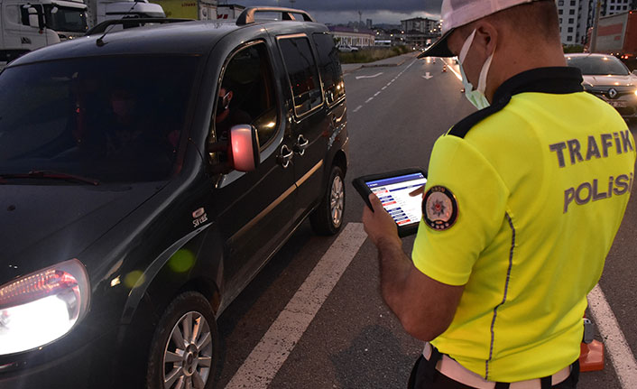 Kasksız motosiklet sürücülerine ceza yağdı