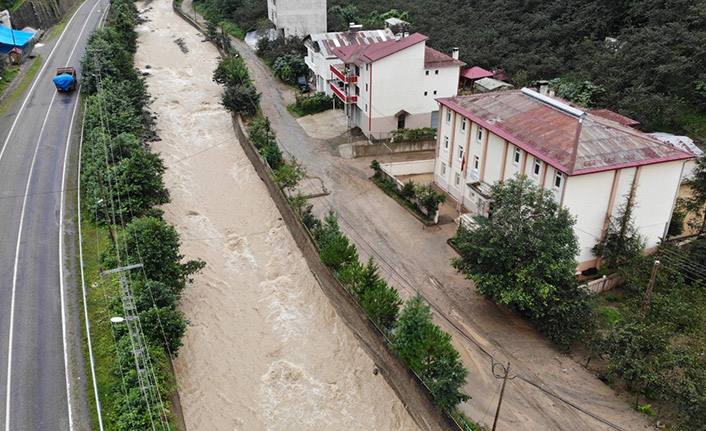 Batlama Deresi taşınca büyük korku yaşadılar