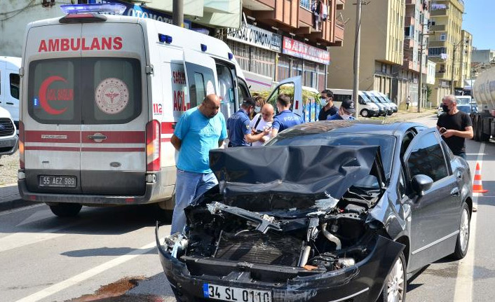 Samsun'da otomobil kamyona çarptı: 2 yaralı