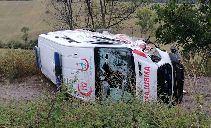 Samsun'da ambulans ile otomobil çarpıştı: 5 yaralı