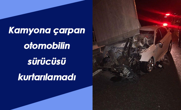 Kamyona çarpan otomobilin sürücüsü kurtarılamadı