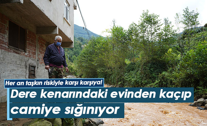 Şiddetli yağışlarda dere kenarındaki evinden kaçıp camiye sığınıyor