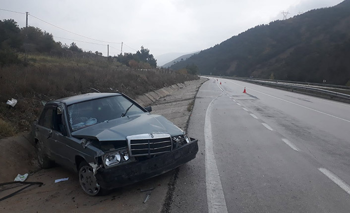 Giresun'dan yola çıkan otomobil su kanalına çarptı