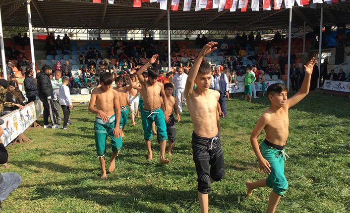 Su altında kalacak alanda, son kez güreş yapıldı