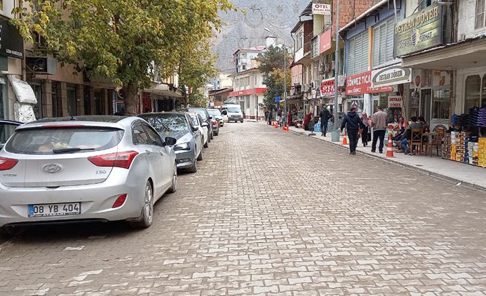 Sular altında kalacak ilçede trafik sorununa Karadeniz usulü çözüm