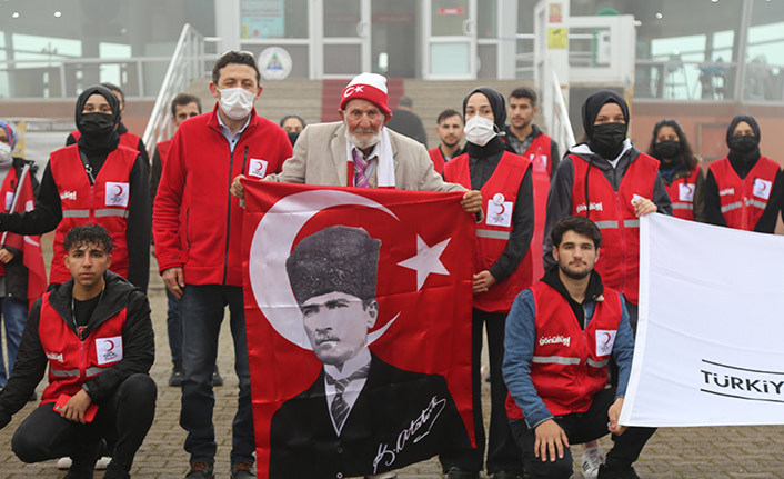 Arkadaşlarının her 10 Kasım'da yaptığını bu kez onlar yaptı