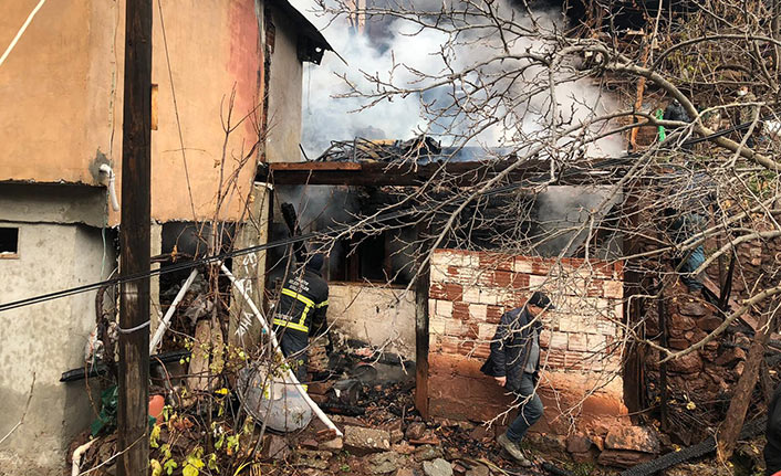 Artvin'de korku dolu anlar! 2 ev kül oldu