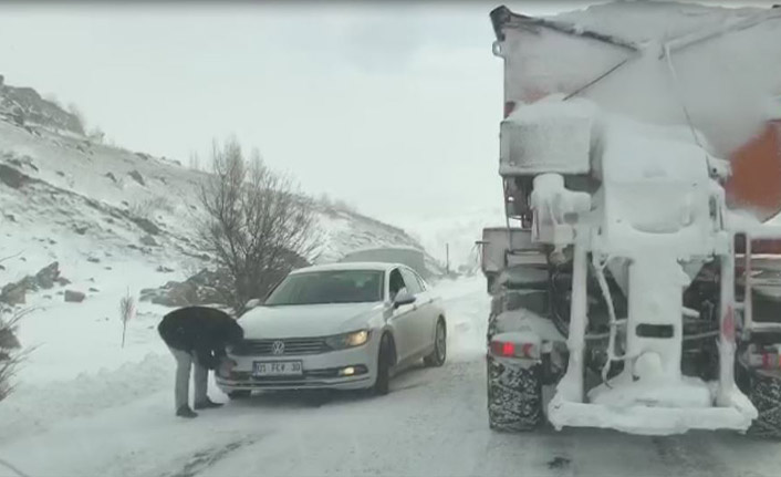 2 bin 540 rakımlı Sahara Geçidi’nde kar yağışı ve tipi