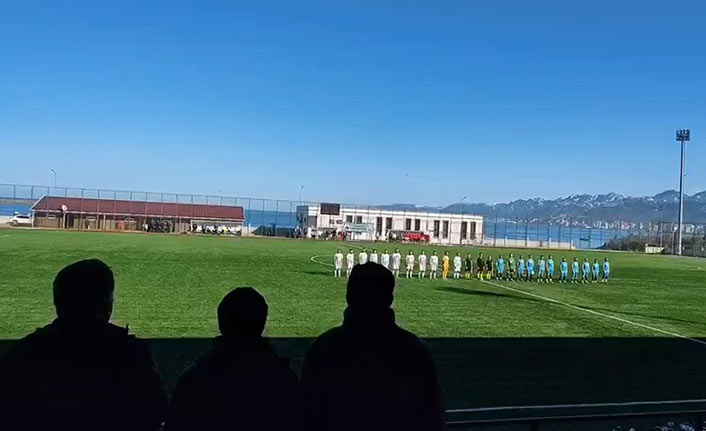 Rize'de alkış alan hareket! Afrikalı ve Afganistanlı oyuncular İstiklal Marşı'nı duyunca...