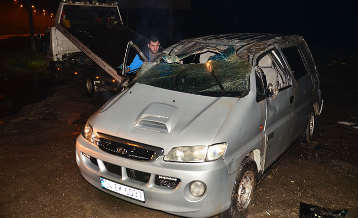 Samsun’da minibüs takla attı: 3 yaralı