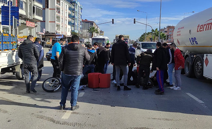 Samsun'da otomobil motosiklete çarptı