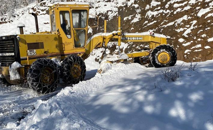 Gümüşhane’de kapalı köy yolları açılmaya devam ediyor