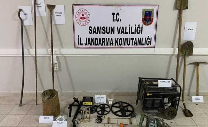 Kaçak kazı yapan 7 kişiyi jandarma suçüstü yakaladı