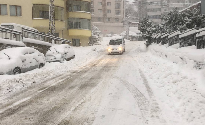 Artvin’e kar geri geldi