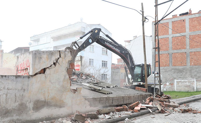 Samsun’da metruk binalar yıkılıyor