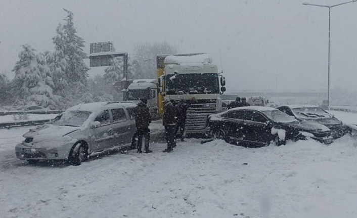 Düzce'de zincirleme kaza! 30 araç birbirine girdi