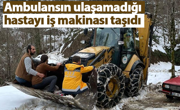 Ambulansın ulaşamadığı hastayı iş makinası taşıdı