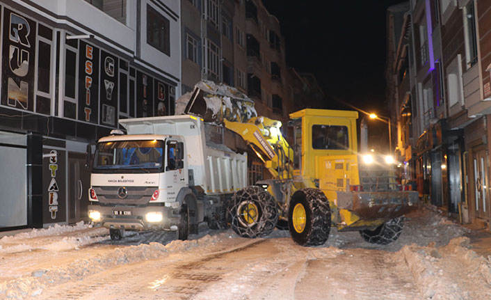 Samsun'da karla mücadele devam ediyor