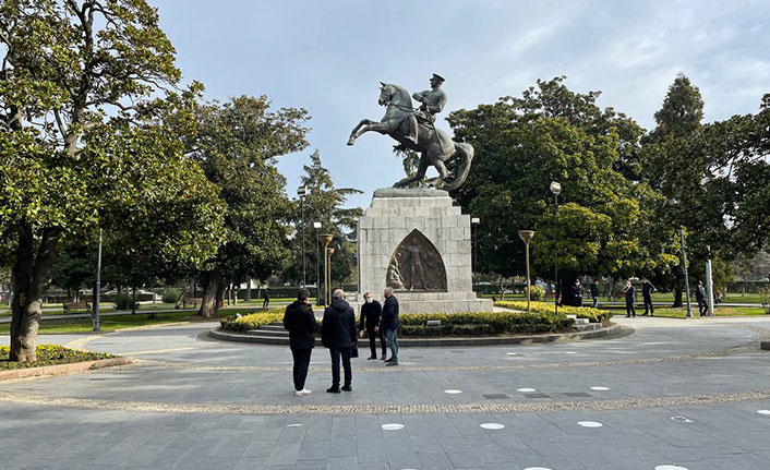 Atatürk anıtına urgan asılmasıyla ilgili 2 zanlı gözaltına alındı