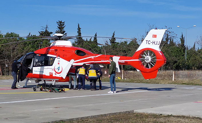 Avcının kazara vurduğu çiftçi ambulans helikopterle hastaneye yetiştirildi