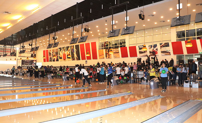 Türkiye'nin en büyük bowling salonunda şampiyona heyecanı