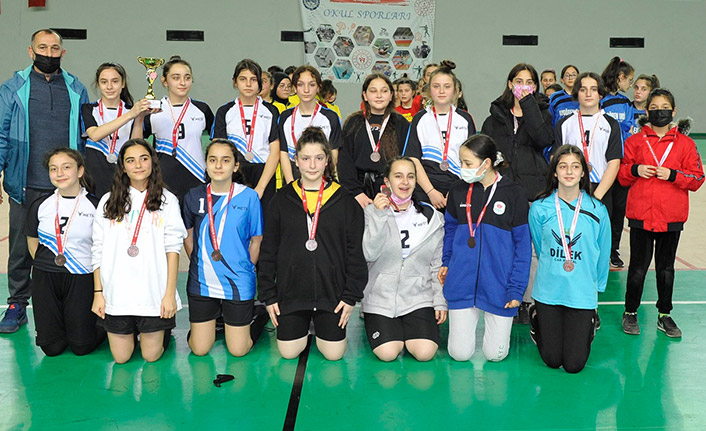 Trabzon'da Futsal Yıldız Kızlarda zirvenin sahibi, Ata Ortaokulu oldu