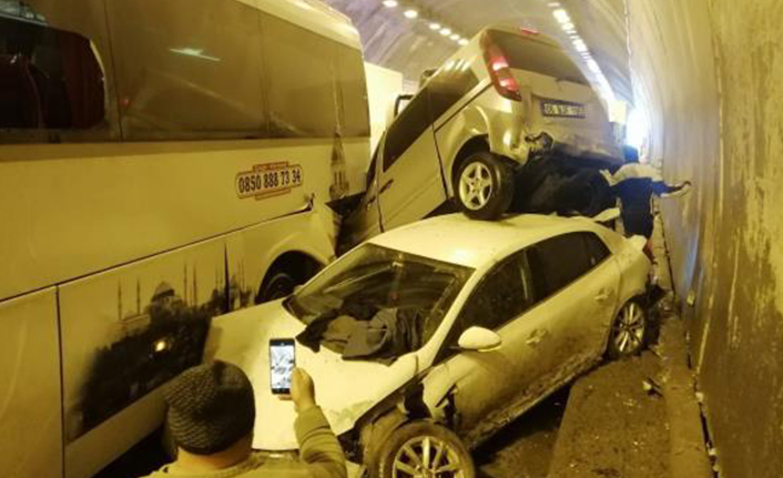 Bolu Dağı Tüneli’nde 18 araç çarpıştı: 31 yaralı