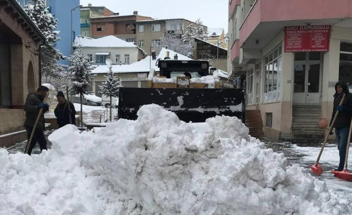 Bayburt'ta karla mücadele devam ediyor