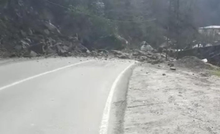 Rize'de heyelan! Ayder Yaylası'nın yolu ulaşıma kapandı