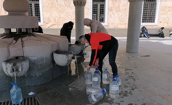 Yayladan getirilen kaynak suyuna akın ettiler