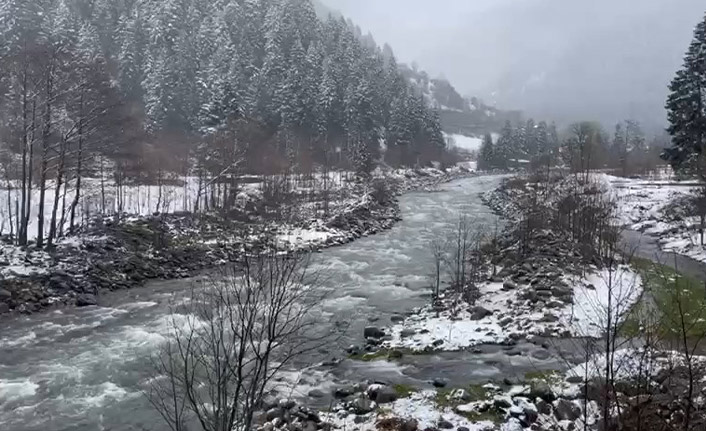 Rize'nin yüksek kesimleri ayında beyaza büründü