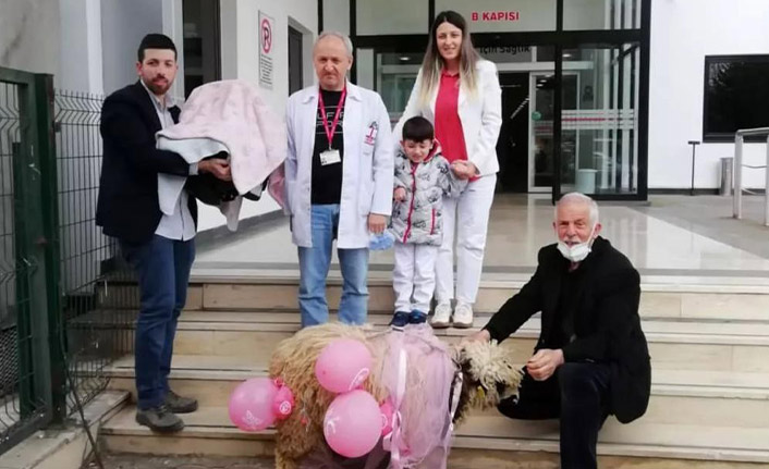 Koronavirüs nedeniyle prematüre doğan bebek hayata tutundu