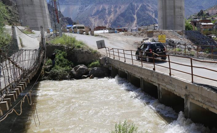 Kar suları eridi, Barhal çayının su seviyesi yükseldi