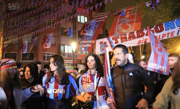 Zonguldaklılar Trabzonspor’un şampiyonluğunu kutladı