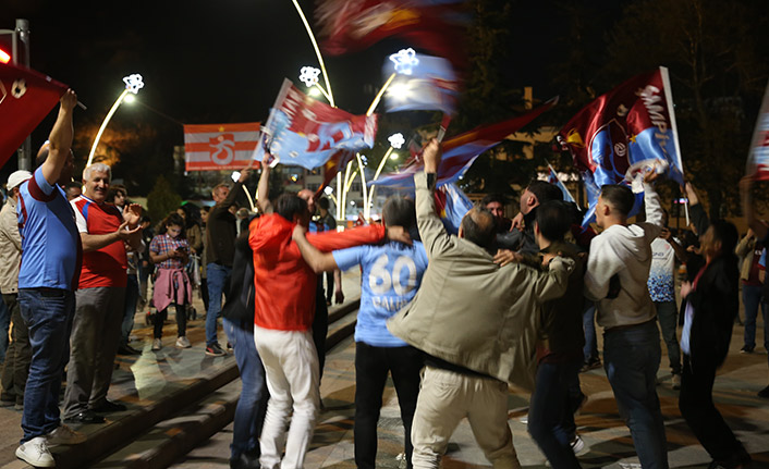 Tokat'ta davullu zurnalı Trabzonspor kutlaması