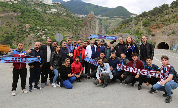 Trabzonspor'un efsane futbolcularından Hami Mandıralı, Artvin'de